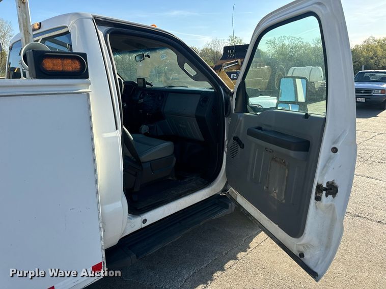 image for item DV1961 2011 Ford F550 Super Duty XL utility / service truck