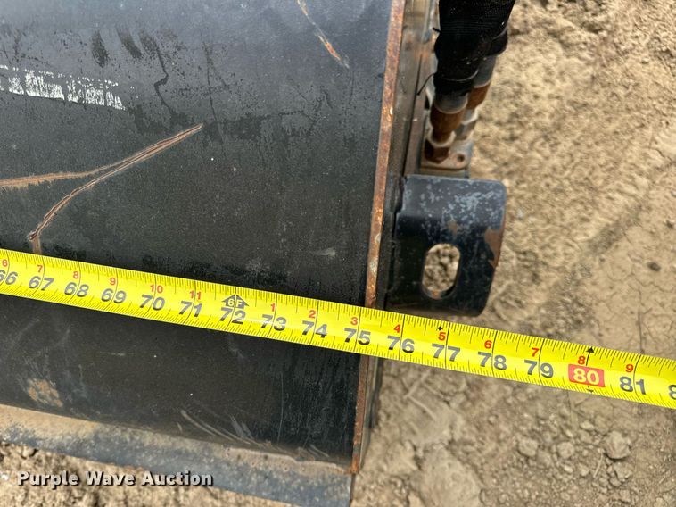 image for item DV1990 2014 Caterpillar BU118 skid steer broom