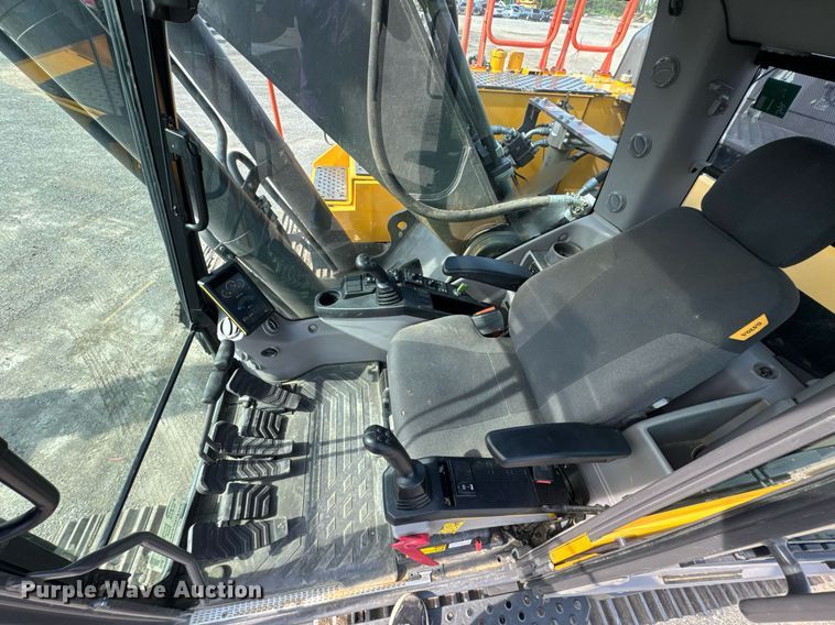 image for item DV4189 2023 Volvo EC350EL excavator