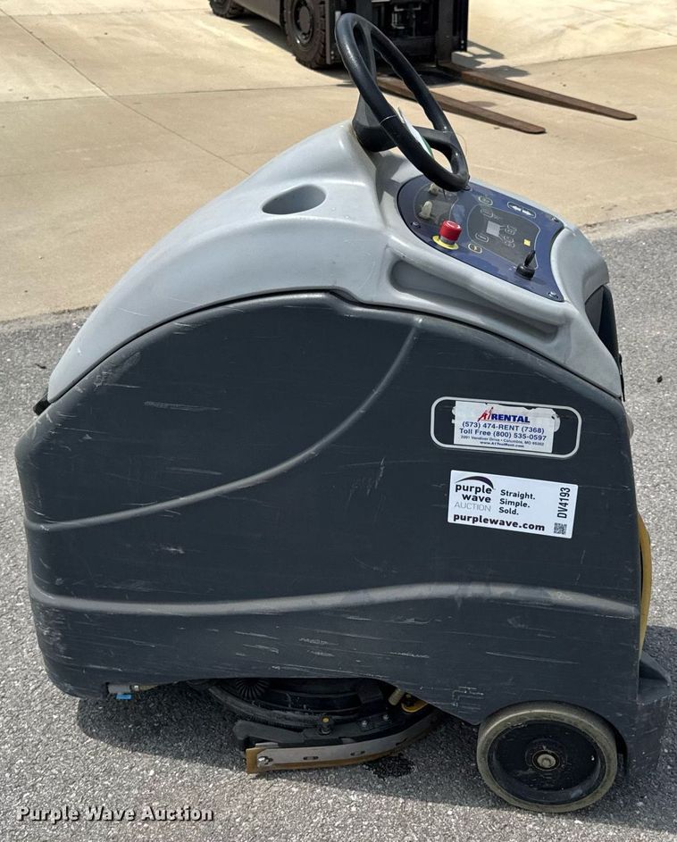 image for item DV4193 Advance SC1500 X20D floor scrubber