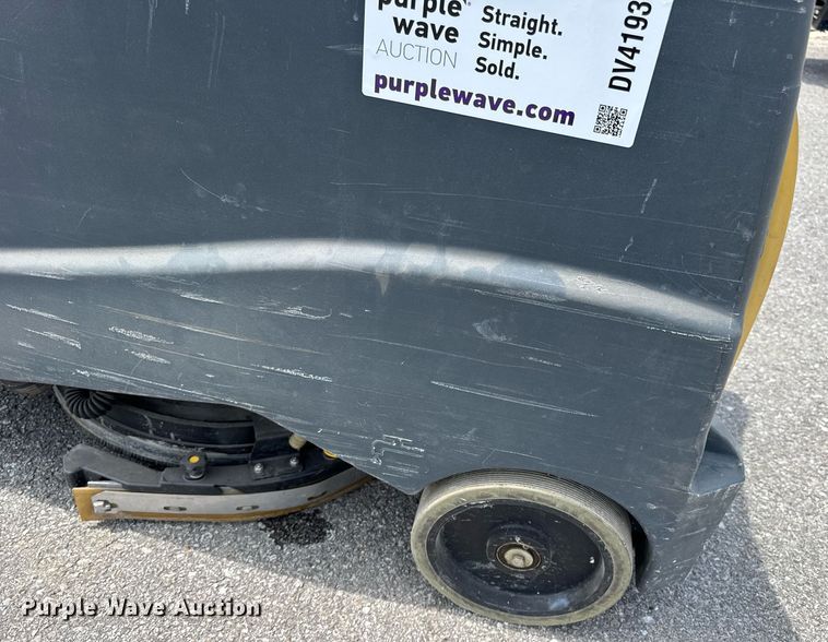 image for item DV4193 Advance SC1500 X20D floor scrubber