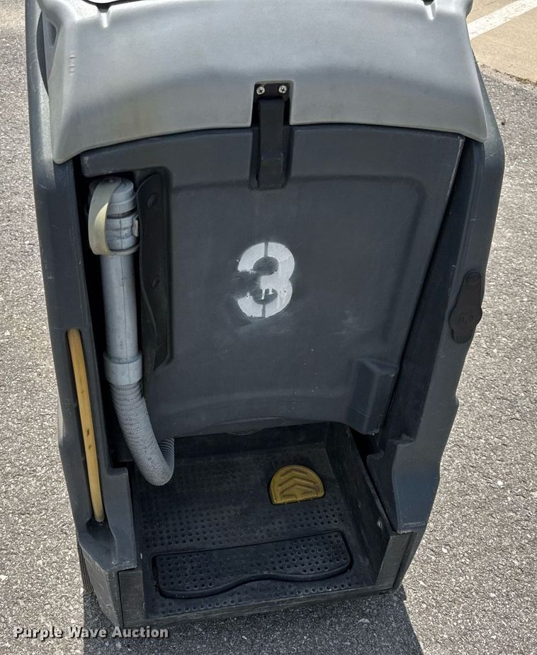 image for item DV4193 Advance SC1500 X20D floor scrubber