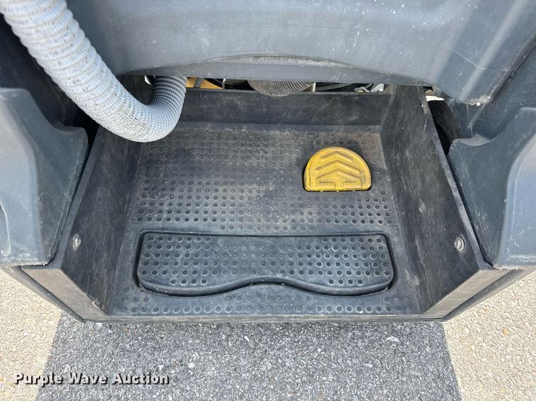 image for item DV4193 Advance SC1500 X20D floor scrubber