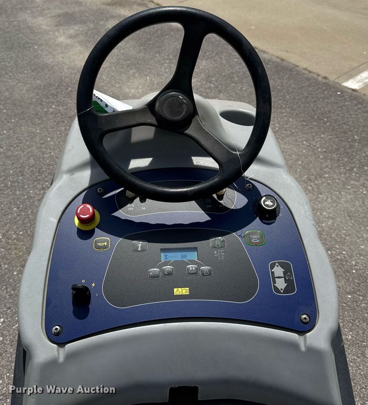 image for item DV4193 Advance SC1500 X20D floor scrubber