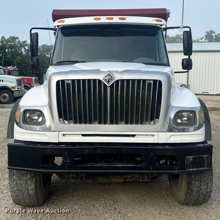 image for item DV4194 2003 International 7600 6X4 dump truck