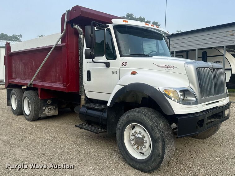 image for item DV4194 2003 International 7600 6X4 dump truck