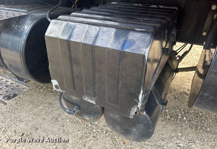 image for item DV4194 2003 International 7600 6X4 dump truck