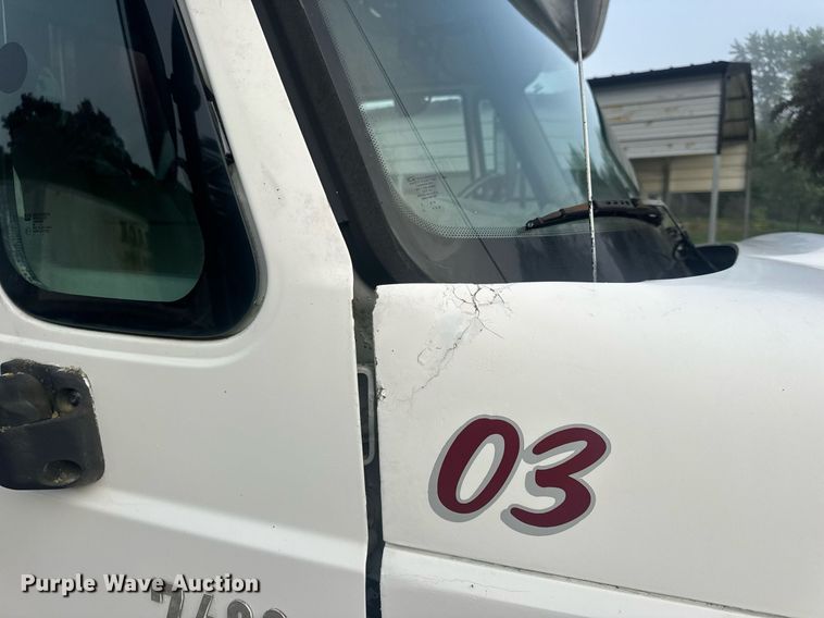 image for item DV4194 2003 International 7600 6X4 dump truck