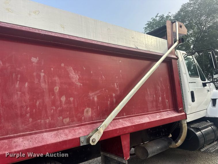 image for item DV4194 2003 International 7600 6X4 dump truck