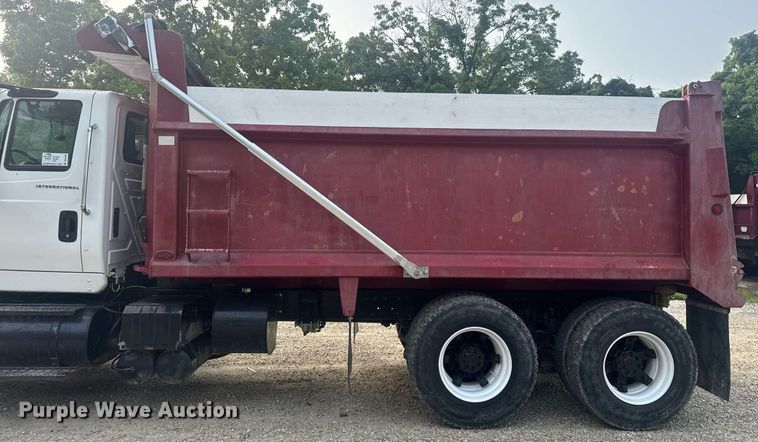 image for item DV4194 2003 International 7600 6X4 dump truck