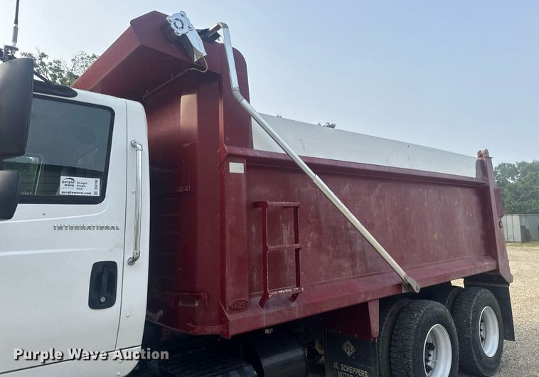 image for item DV4194 2003 International 7600 6X4 dump truck