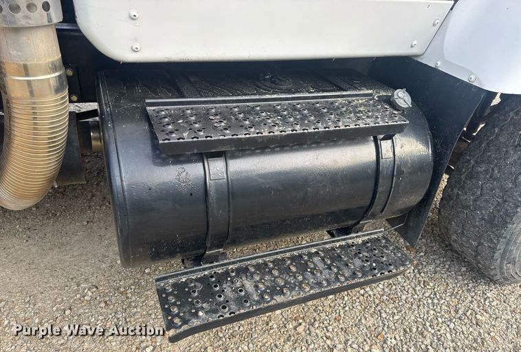 image for item DV4194 2003 International 7600 6X4 dump truck