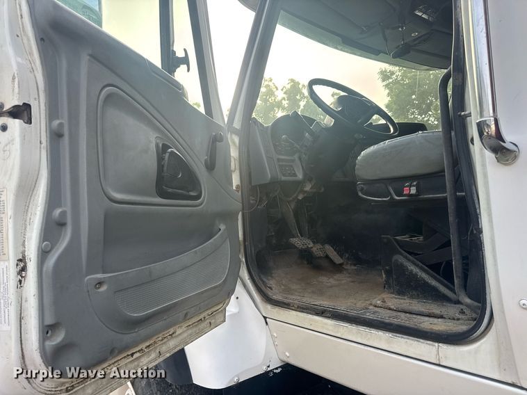 image for item DV4194 2003 International 7600 6X4 dump truck