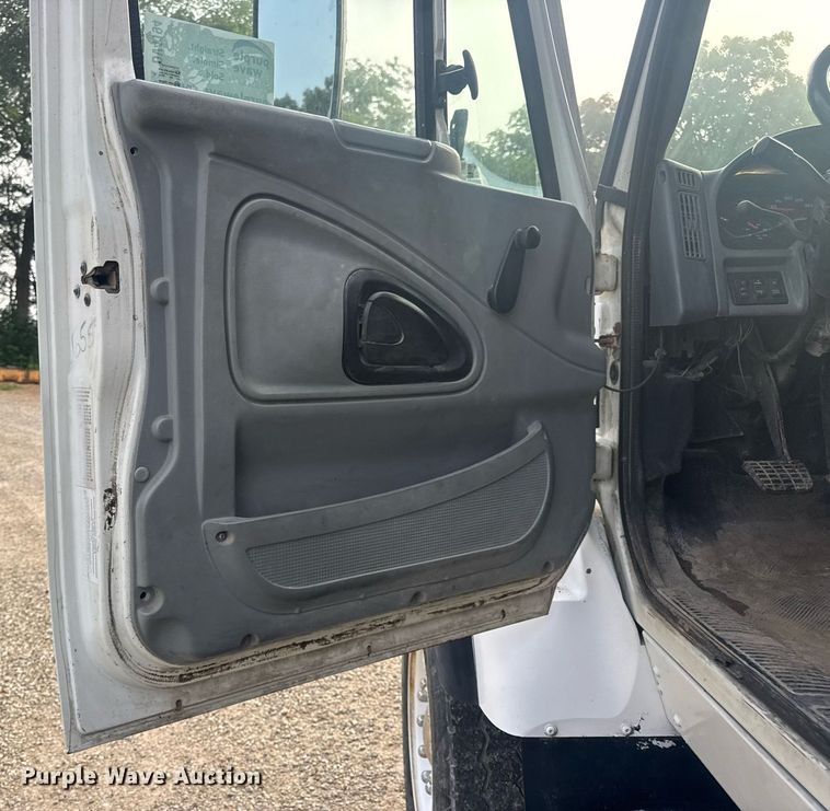 image for item DV4194 2003 International 7600 6X4 dump truck