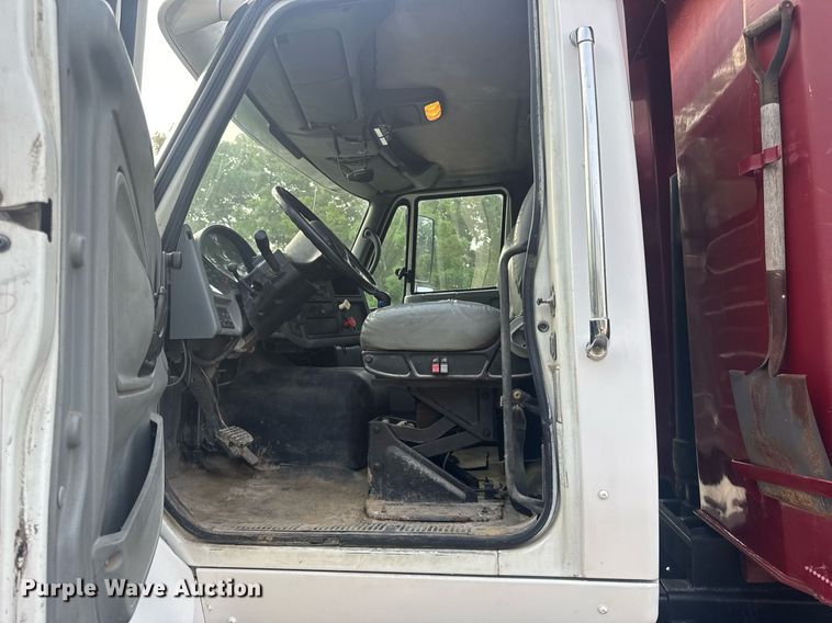 image for item DV4194 2003 International 7600 6X4 dump truck