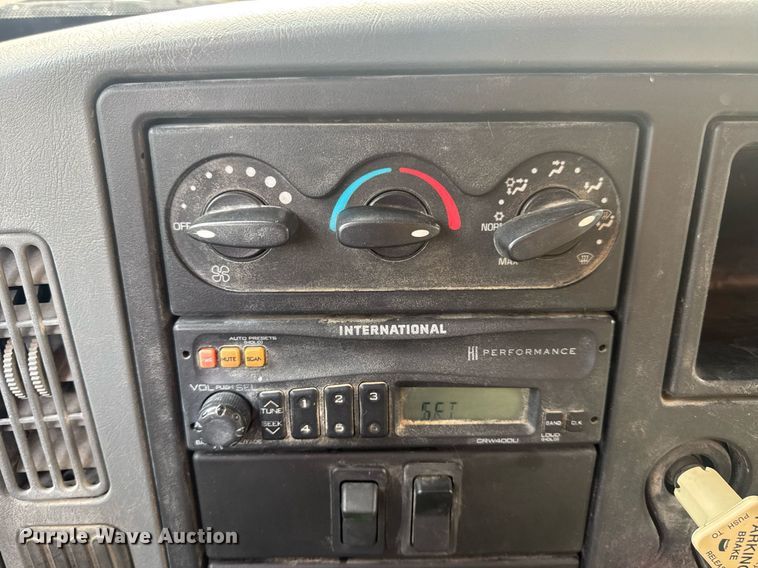 image for item DV4194 2003 International 7600 6X4 dump truck