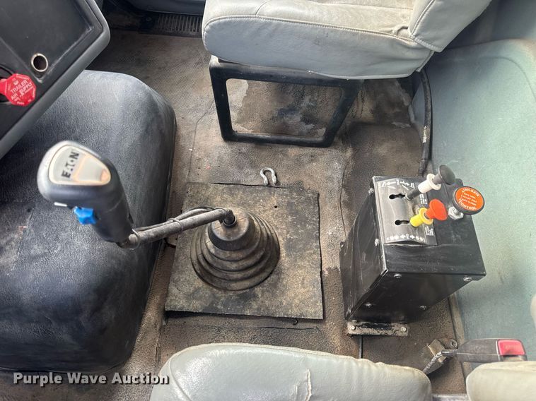 image for item DV4194 2003 International 7600 6X4 dump truck