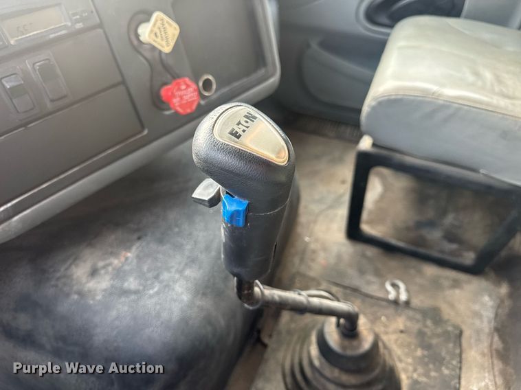 image for item DV4194 2003 International 7600 6X4 dump truck