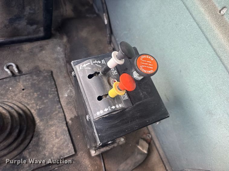 image for item DV4194 2003 International 7600 6X4 dump truck