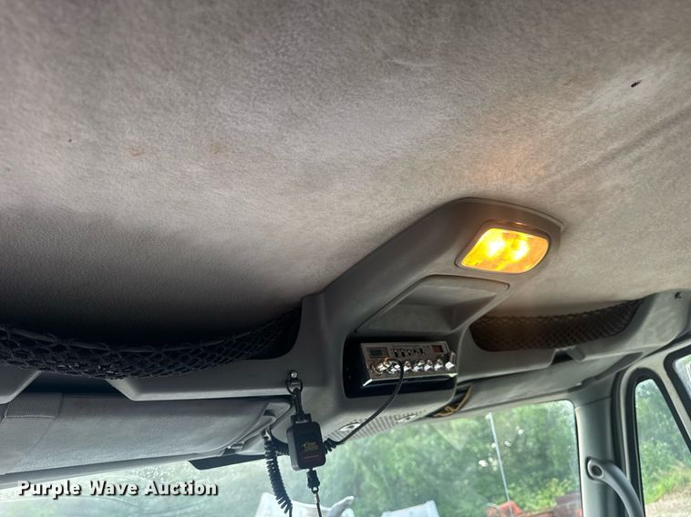 image for item DV4194 2003 International 7600 6X4 dump truck