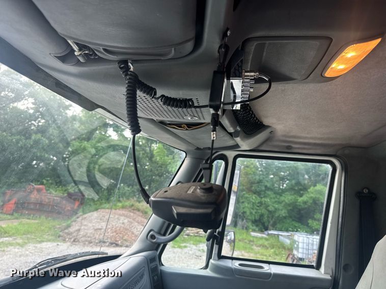 image for item DV4194 2003 International 7600 6X4 dump truck