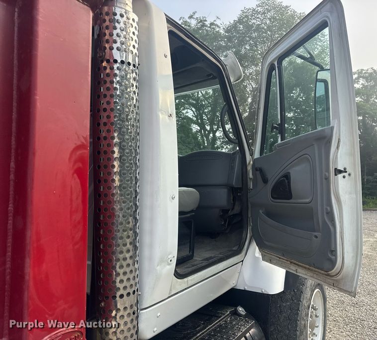 image for item DV4194 2003 International 7600 6X4 dump truck