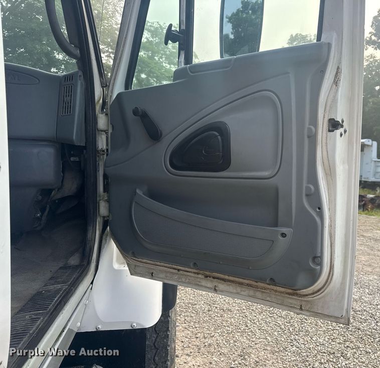 image for item DV4194 2003 International 7600 6X4 dump truck