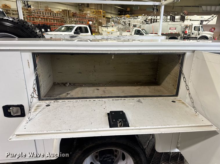 image for item DV4202 2017 Ford F450 Super Duty XL Crew Cab utility / service truck