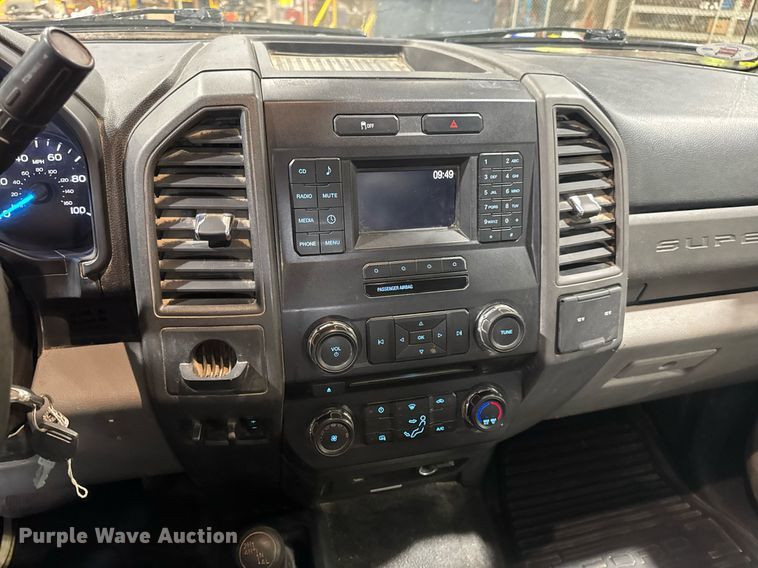 image for item DV4202 2017 Ford F450 Super Duty XL Crew Cab utility / service truck