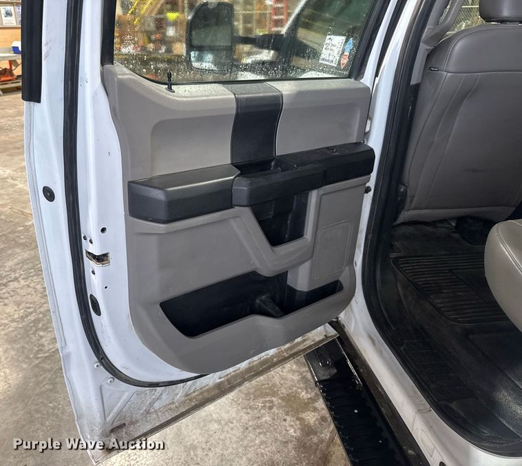 image for item DV4202 2017 Ford F450 Super Duty XL Crew Cab utility / service truck