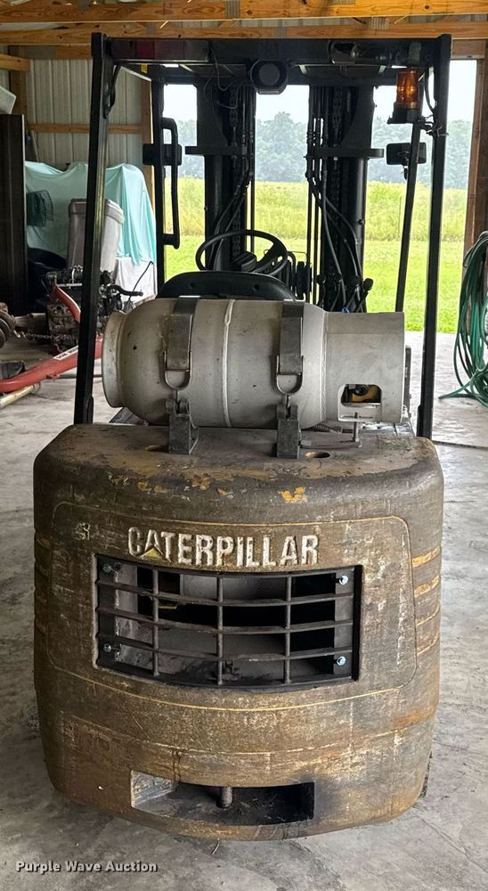 image for item DV4211 1996 Caterpillar GC30 forklift