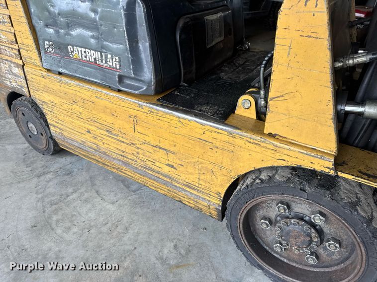 image for item DV4211 1996 Caterpillar GC30 forklift