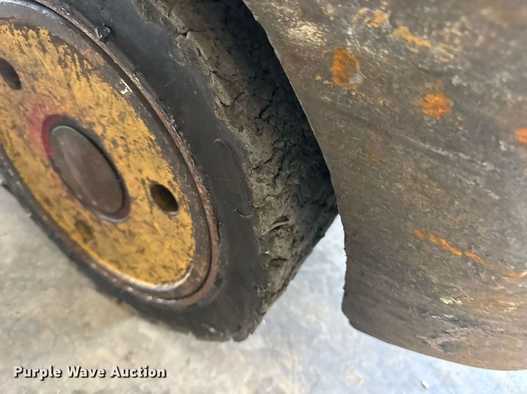 image for item DV4211 1996 Caterpillar GC30 forklift