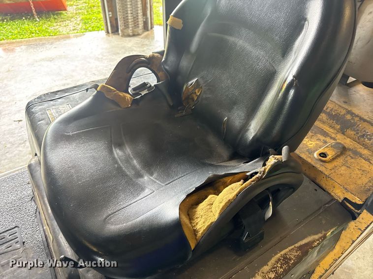 image for item DV4211 1996 Caterpillar GC30 forklift