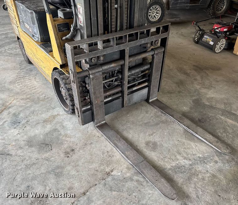 image for item DV4211 1996 Caterpillar GC30 forklift