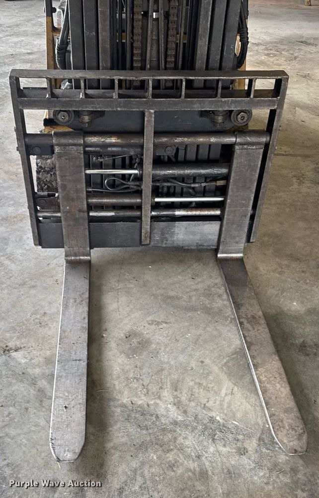 image for item DV4211 1996 Caterpillar GC30 forklift