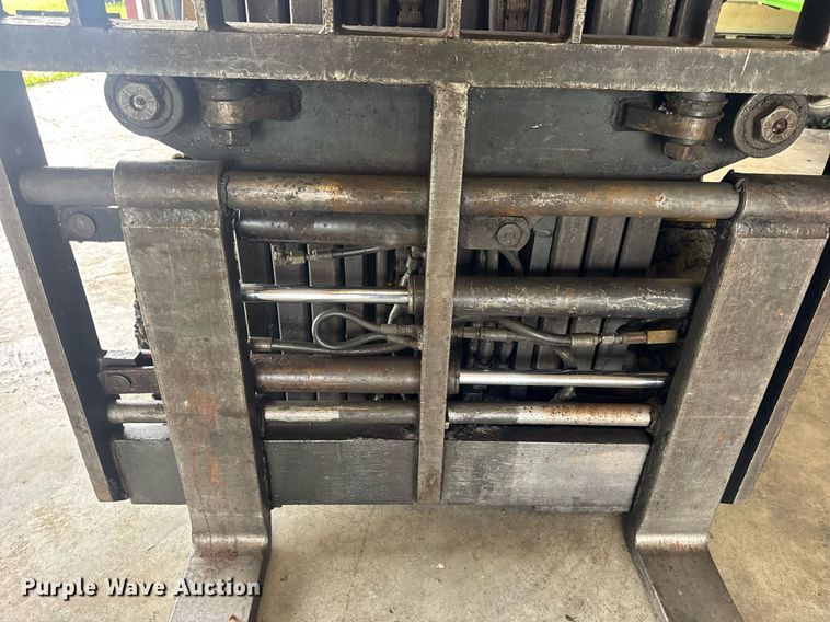 image for item DV4211 1996 Caterpillar GC30 forklift