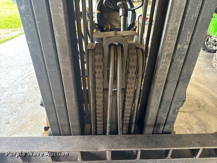 image for item DV4211 1996 Caterpillar GC30 forklift