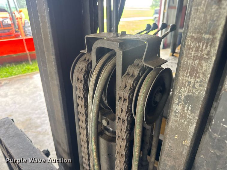 image for item DV4211 1996 Caterpillar GC30 forklift