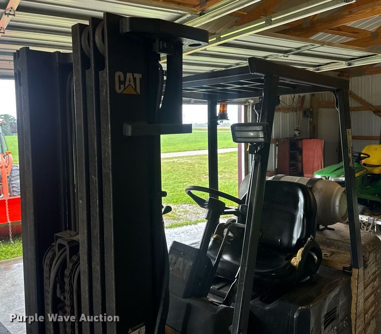 image for item DV4211 1996 Caterpillar GC30 forklift