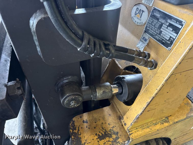 image for item DV4211 1996 Caterpillar GC30 forklift