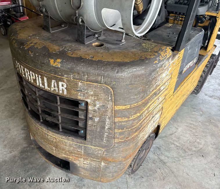 image for item DV4211 1996 Caterpillar GC30 forklift