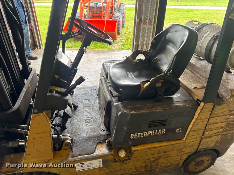 image for item DV4211 1996 Caterpillar GC30 forklift