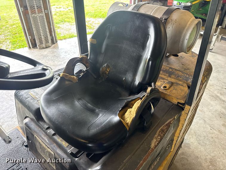 image for item DV4211 1996 Caterpillar GC30 forklift