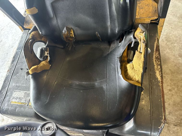 image for item DV4211 1996 Caterpillar GC30 forklift