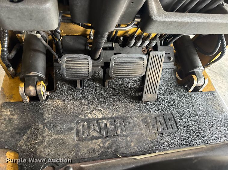 image for item DV4211 1996 Caterpillar GC30 forklift