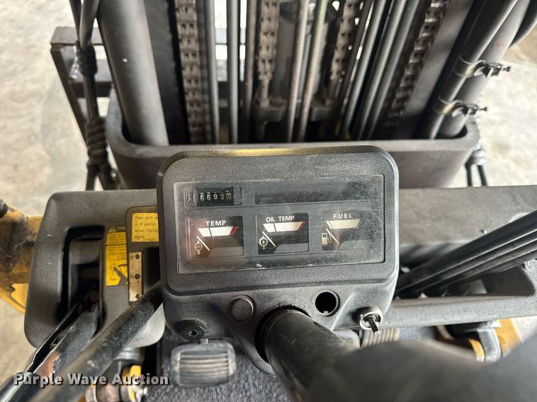 image for item DV4211 1996 Caterpillar GC30 forklift