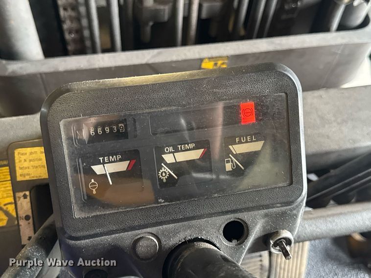 image for item DV4211 1996 Caterpillar GC30 forklift