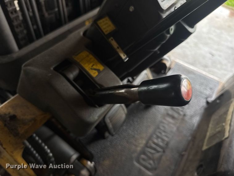 image for item DV4211 1996 Caterpillar GC30 forklift