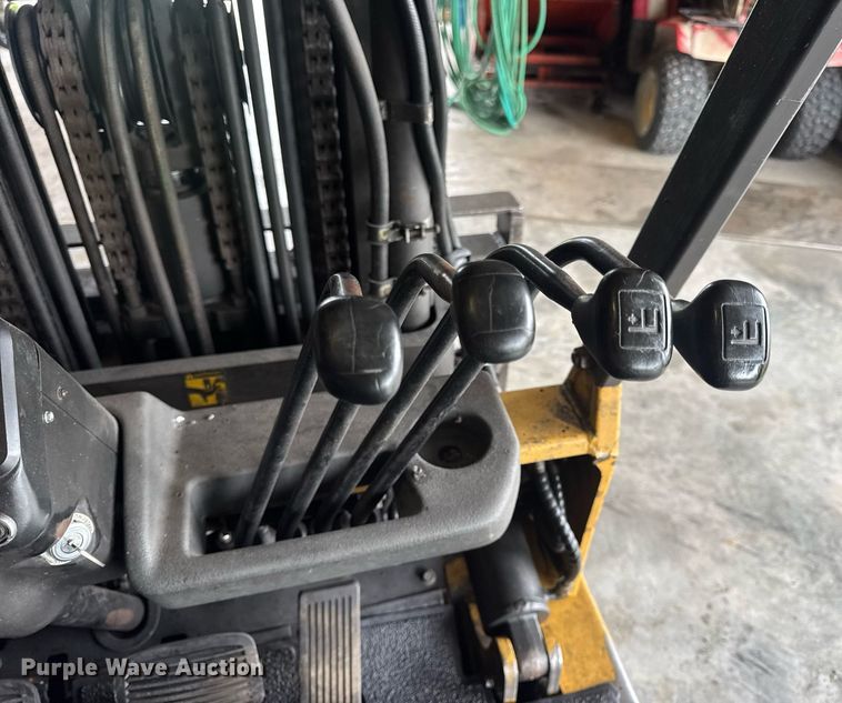 image for item DV4211 1996 Caterpillar GC30 forklift